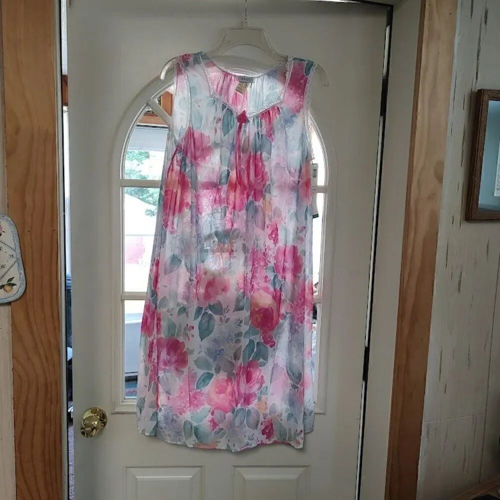 New Lorraine White Flowered Nightgown Women's Size M